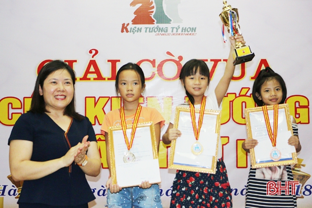 Kỳ thủ Linh Đan vô địch U14 giải cờ Vua châu Á 2021