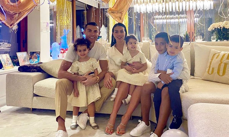 Ronaldo sắp có 6 con và những kỷ lục sinh đẻ trong làng thể thao