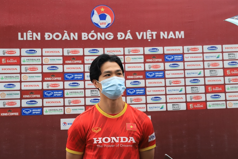 Tiền đạo Công Phượng: “Toàn đội sẽ cố gắng có điểm…”