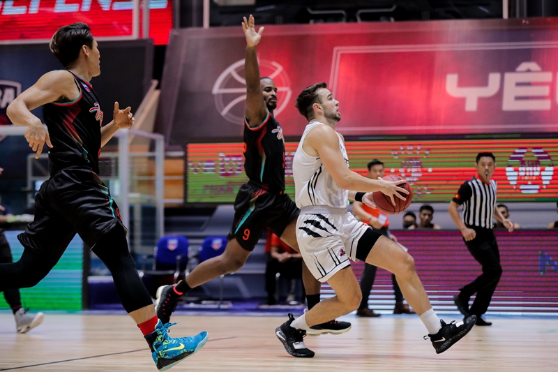 Game 13 chuỗi trận VBA Premier Bubble Games: Thang Long Warriors thắng sít sao trước Danang Dragons