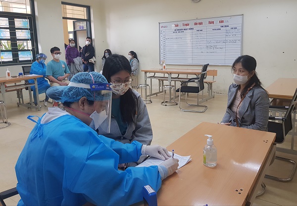Hà Nội chính thức tiêm vaccine phòng COVID-19 cho trẻ từ 15-17 tuổi