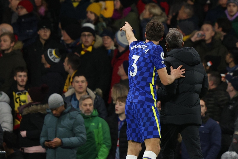 Cổ động viên ngưng tim, trận Watford – Chelsea gián đoạn 30 phút