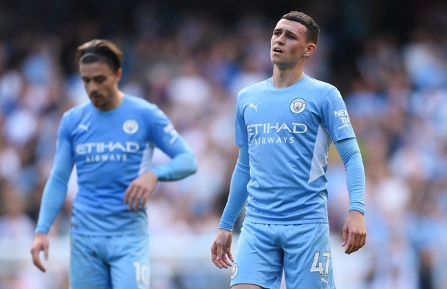 Ông Pep Guardiola trừng phạt 2 “ngôi sao” lớn của Man City