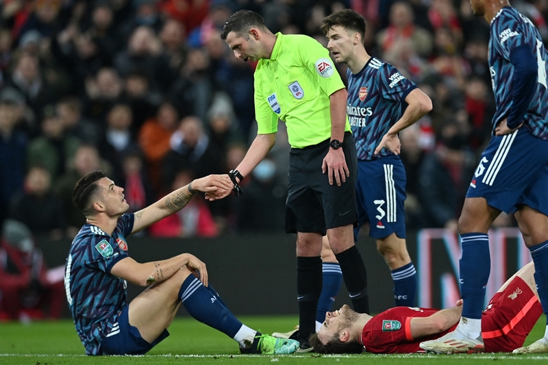 FA cảnh báo Arsenal vì nghi ngờ bán độ