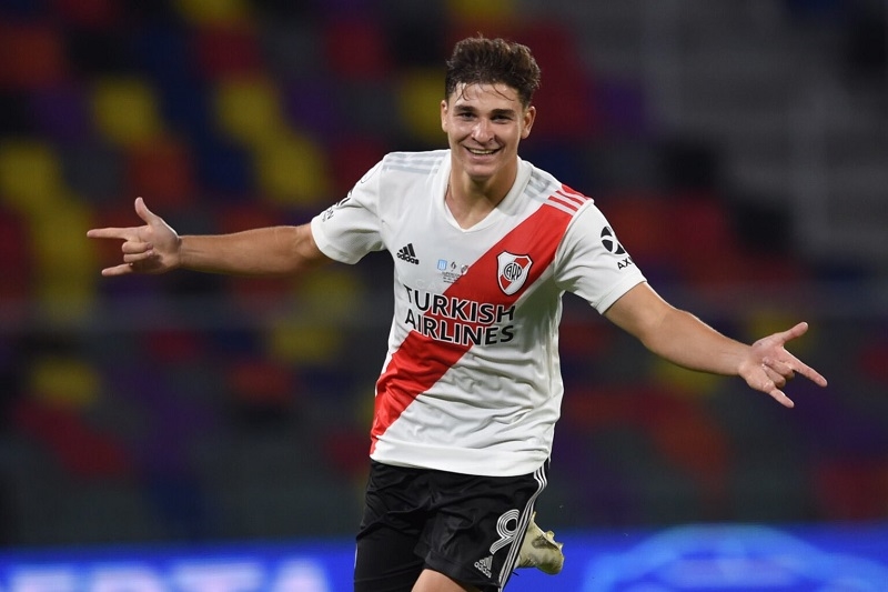 Julian Alvarez – “Aguero mới” sắp gia nhập Manchester City là ai?