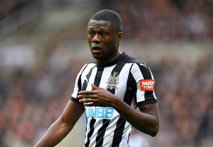 1-mbemba-tung-choi-cho-newcastle-2