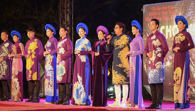Đạo diễn Phan Vĩnh Quý và Tổng đạo diễn Nguyễn Lan Vy góp phần làm nên thành công của Chợ Quê Ngày Hội