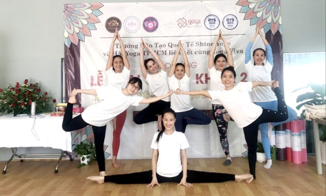 Master Munish: Người khai sáng Trường đào tạo Shine Yoga !