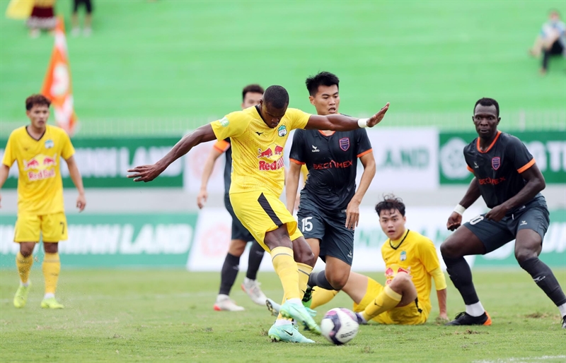 Chủ nhà khởi đầu thuận lợi tại giải Bóng đá Hoàng đế Quang Trung 2022