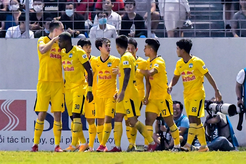 V-League 2022: Các câu lạc bộ học cách sống chung với COVID-19