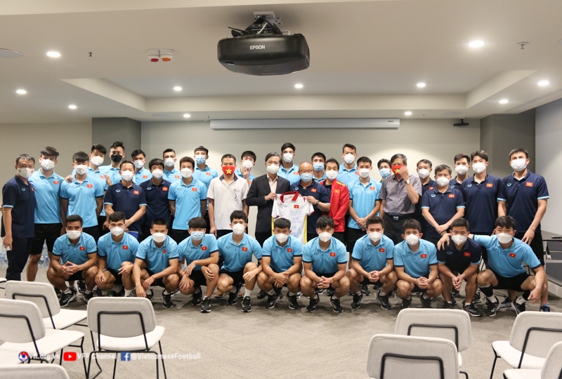 Đại sứ đặc mệnh toàn quyền Việt Nam tại Australia thăm và động viên đội tuyển Việt Nam