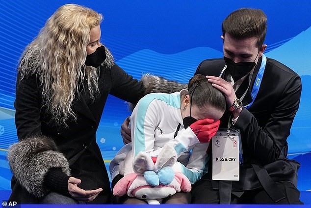Chủ tịch IOC chỉ trích Ban huấn luyện của Valieva “vô cảm”