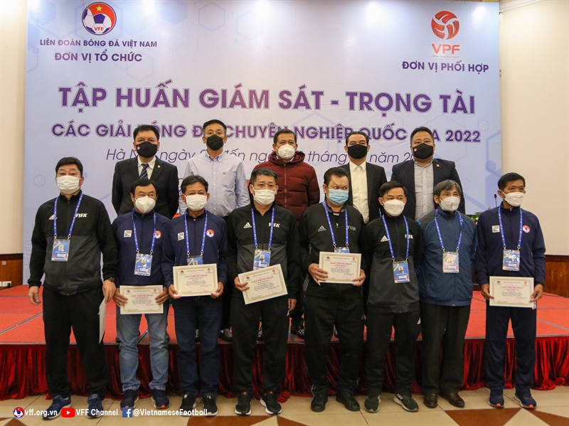 Lo thiếu trọng tài nếu cả tổ nhiễm Covid-19
