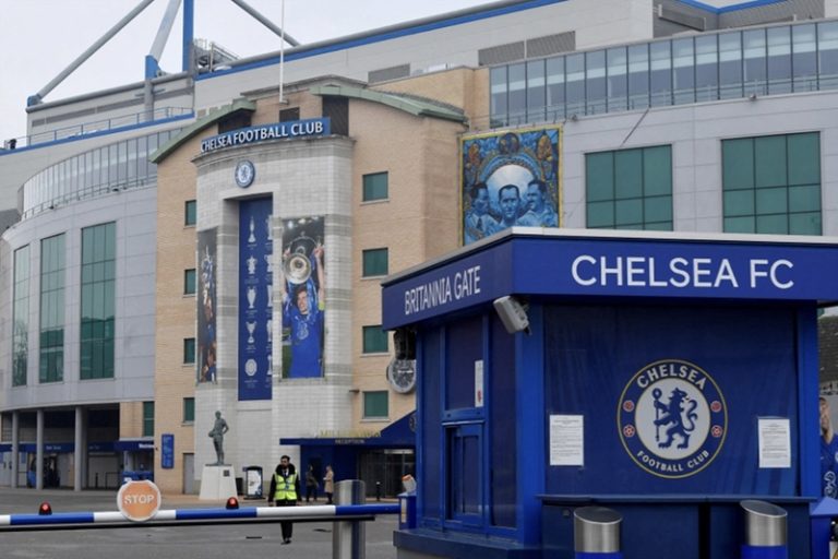 Tài khoản ngân hàng của Chelsea tạm ngưng hoạt động