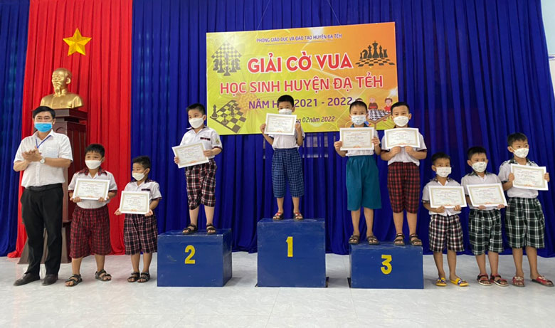 Đạ Tẻh tổ chức giải Cờ vua học sinh cấp huyện năm học 2021-2022