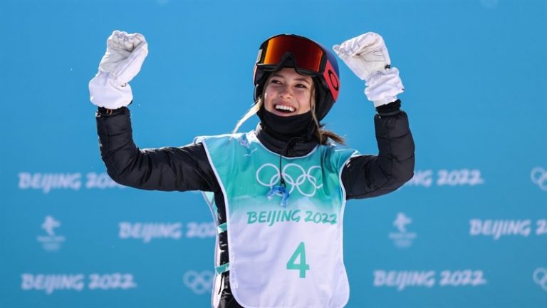 “Người đẹp poster” Eileen Gu lọt vào chung kết nội dung trượt ván freeski