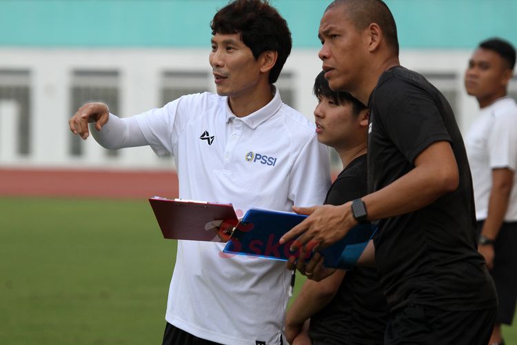 Huấn luyện viên Gong Oh-kyun sẽ cùng đội tuyển U23 Việt Nam tham dự Dubai Cup 2022