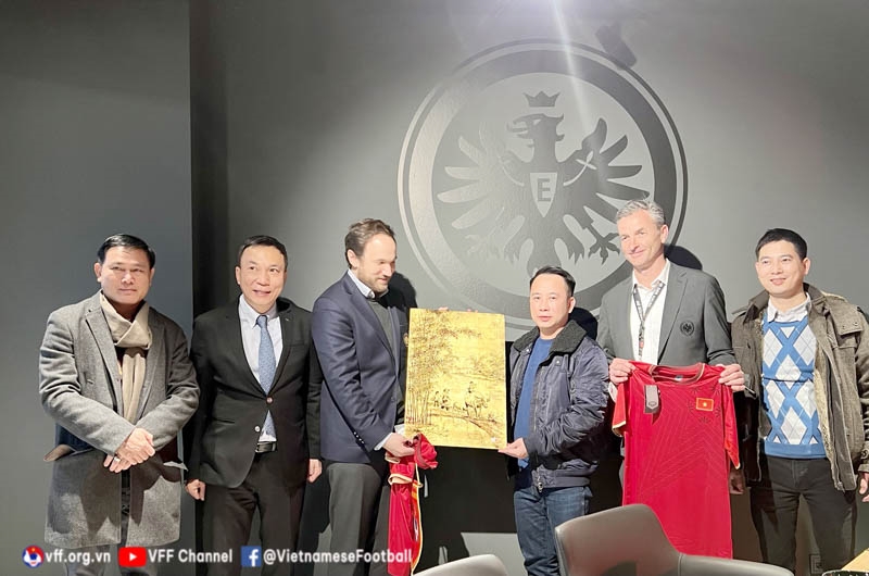 Lãnh đạo VFF thăm và làm việc với các câu lạc bộ của giải Bundesliga