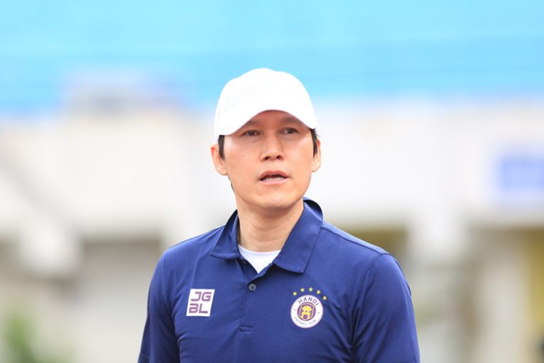 Hà Nội FC chia tay huấn luyện viên Park Choong Kyun ngay trước thềm V.League 2022