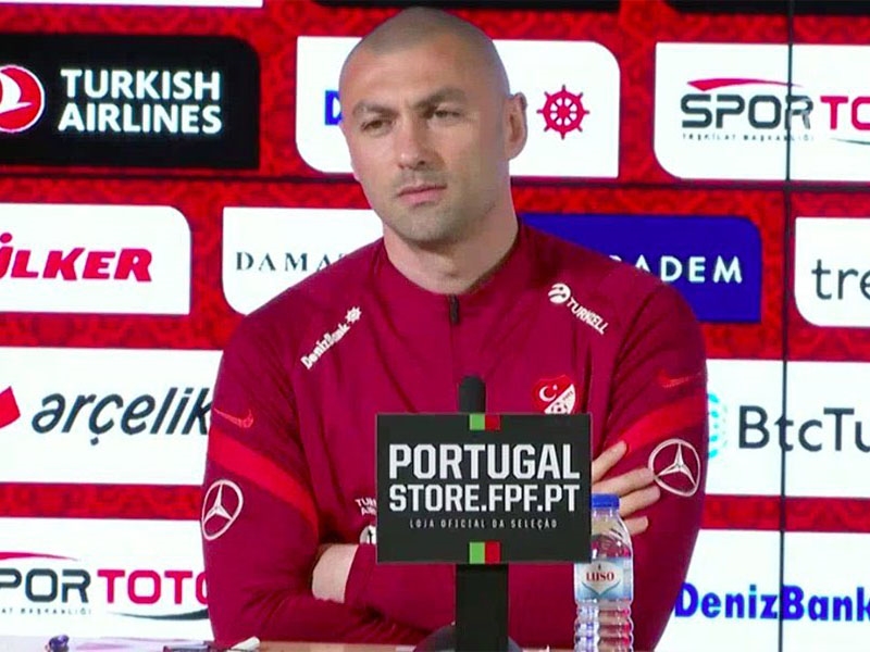 Burak Yilmaz giã từ sự nghiệp thi đấu quốc tế sau khi đá hỏng quả penalty