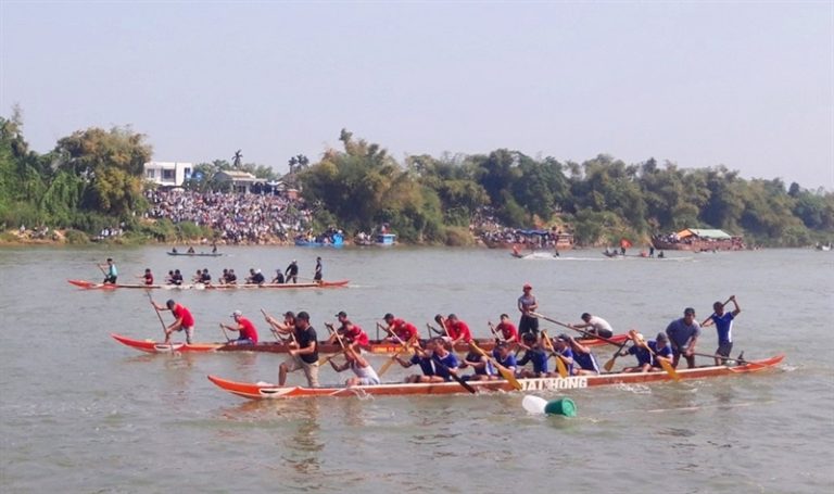Giải Đua thuyền truyền thống trên sông Thu Bồn