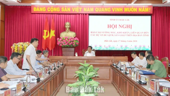 thao-go-diem-nghen-du-an-du-lich-san-golf-tao-du-dia-tang-truong-kinh-te-01 Quang cảnh cuộc họp.