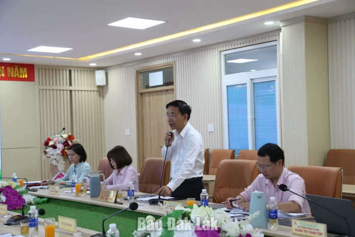 tiep-tuc-nang-cao-vai-tro-hoat-dong-uy-thac-trong-cho-vay-tin-dung-chinh-sach-01 Giám đốc Ngân hàng Chính sách xã hội chi nhánh Đắk Lắk Đào Thái Hòa thông tin về tình hình thực hiện công tác tín dụng chính sách trên địa bàn tỉnh.